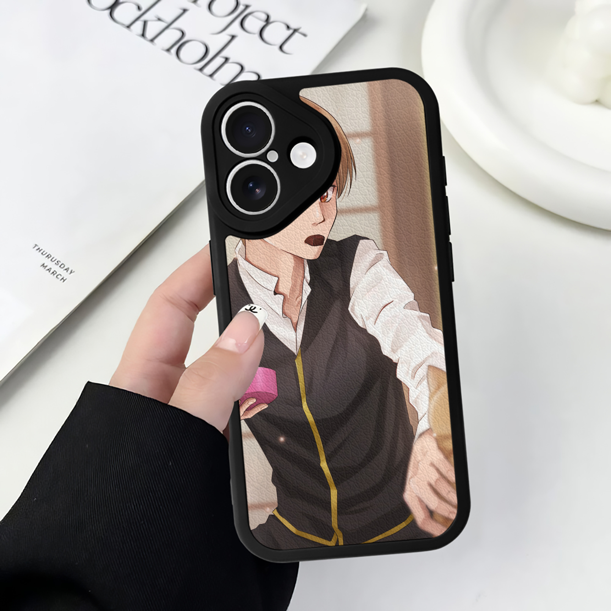 （画像用） ぎんたま 坂田銀時（さかたぎんとき） 神楽 志村新八（しむら しんぱち） GINTAMA Sakata Gintoki Kagura Shimura Shinpachi 【iPhone 16シリーズ対応】シリコンスマホケース（レザー調） 材質：シリコン